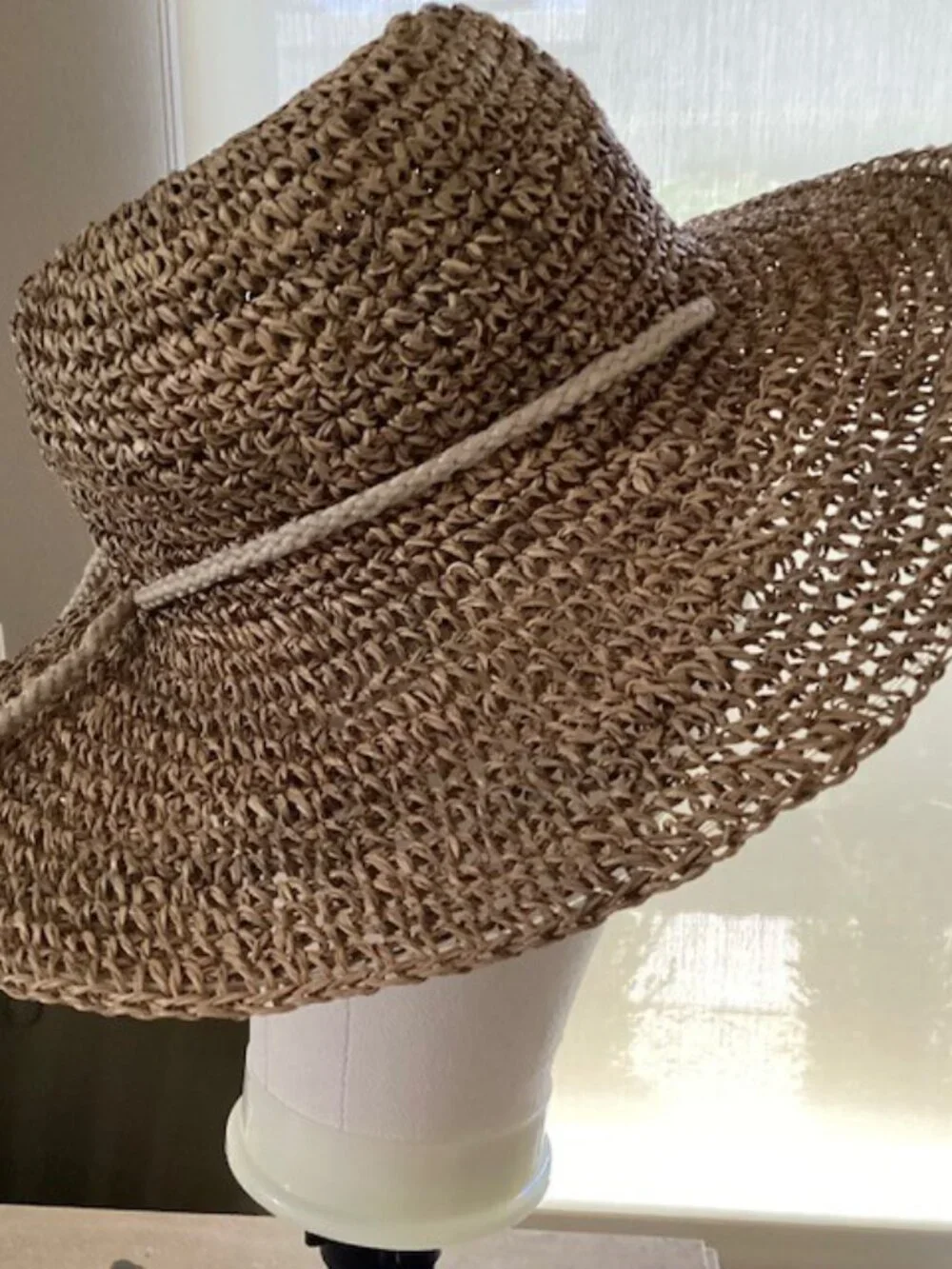 Woman's straw hat, one size, 3.5 inch brim, adjustable cord